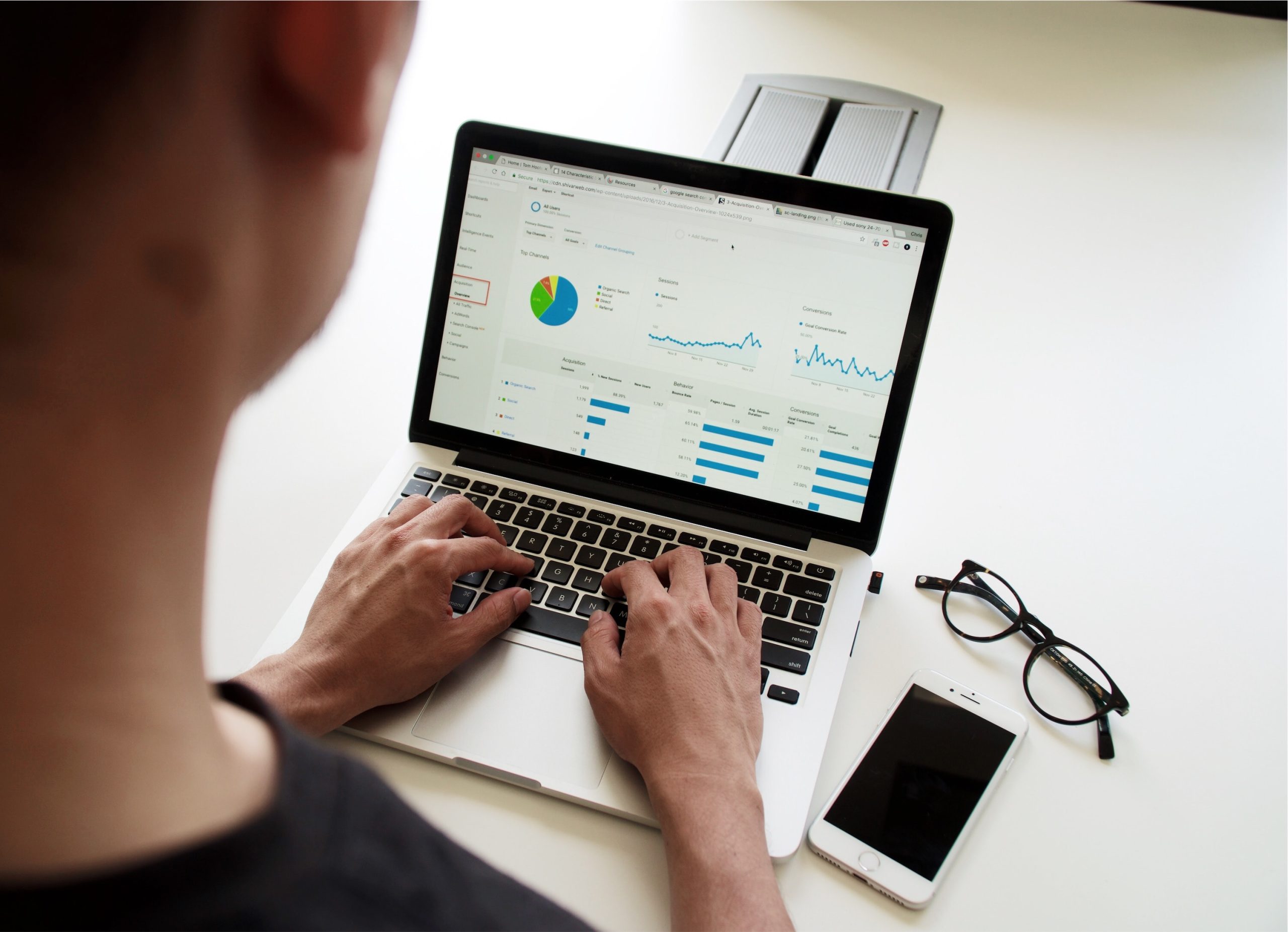 Influencer Marketing Platform vs. Agency