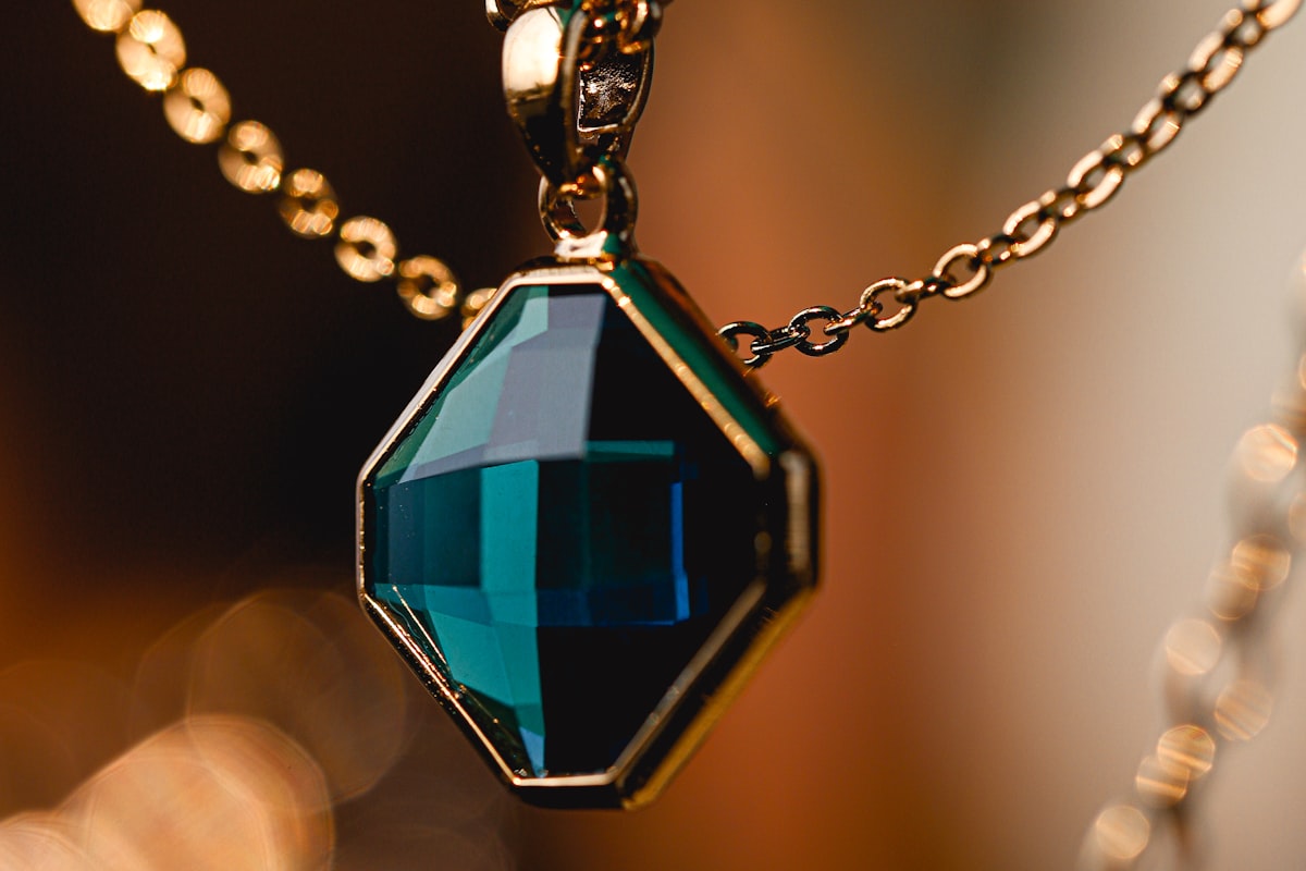 29 Romania Jewelry Micro Influencers With 4.40% ER for Just $21.75