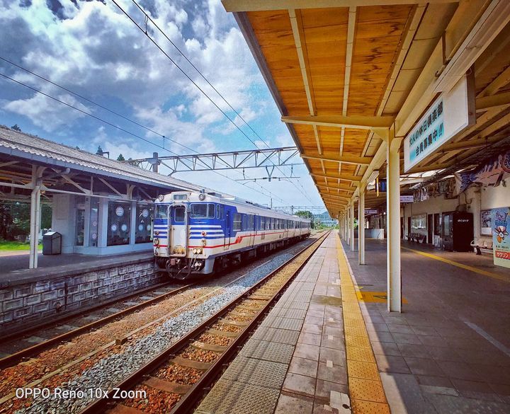 Murakami train station
-
Shot by using:#opporeno10xzoom from @oppoindonesia
_
#unlockyourcreativity 
#opporeno 
#IAmReno
#FurtherYourVision #japan
#oppotravel #新潟村上駅
#murakami #niigata