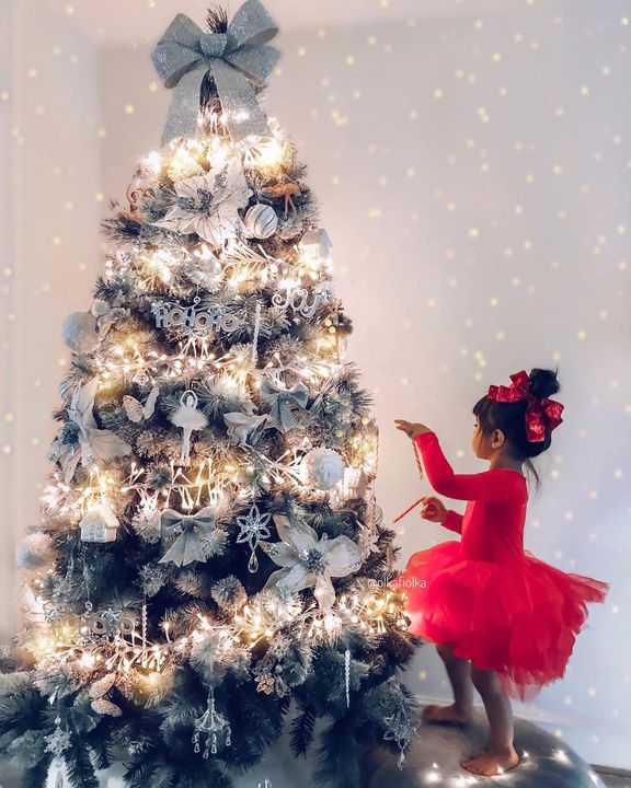 Happy Thursday 🎄
Only 5 days until Christmas 🎄 4 days until my Polish tradition :) But we are doing both English and Polish tradition on 24th and 25th🎄🎄🎄
When do you celebrate Christmas? 24th or 25th?
———————-
Dress @plumnyc
———————-
.
.
.
.
.
.
.
#christmastree #christmasdecor #jestembojestes #kidzootd #unitedkingdom #bloggeruk #momblogger #ukinfluencer #mydaughter #reddress #christmastime #letthembekids