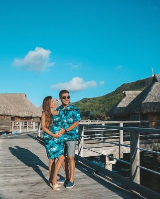 Welcome To Moorea French Polynesia 🇵🇫 @manavamoorea 🏡.
.
Check my Stories for more #LasAventurasDeAlexa 💃🏼.
.
#Moorea #mooreaisland #manavamoorea #frenchpolynesia #polynesiafrancesa #islandvibes #couple #couples #couplegoals #travel #alexaysebas