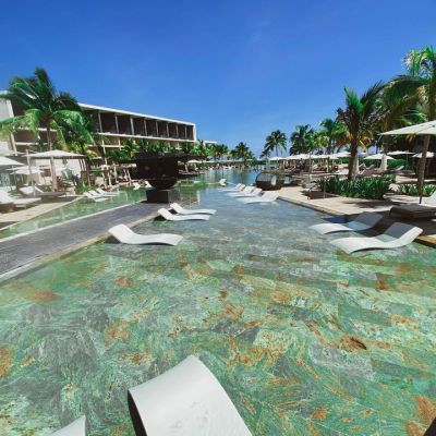 Menciona esa persona especial con la que quisieras irte de vacaciones a un lugar soñado como @trscoralhotel en Cancún Todo incluido. Piénsalo 😍 #trscoralhotel #Cancun #Mexico 🇲🇽 @ TRS Coral Hotel