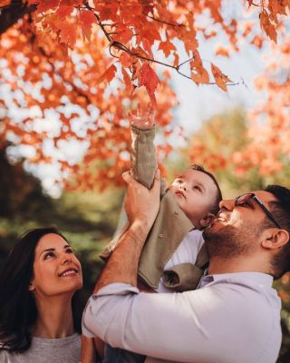 Just the 3 of us basking in the beauty of fall. 🍂 Fall is by far my favorite season and to be honest, I'm a bit sad that it's soon coming to an end. But I'm really glad that our lovely friend @annaalexanderphotography helped capture these beautiful memories.♥️ Baby K was a bit tired, but he had lots of fun playing with the leaves.🤗
 What's your favorite season of all?