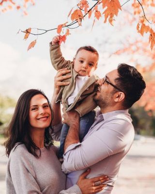 Just the 3 of us basking in the beauty of fall. 🍂 Fall is by far my favorite season and to be honest, I'm a bit sad that it's soon coming to an end. But I'm really glad that our lovely friend @annaalexanderphotography helped capture these beautiful memories.♥️ Baby K was a bit tired, but he had lots of fun playing with the leaves.🤗
 What's your favorite season of all?