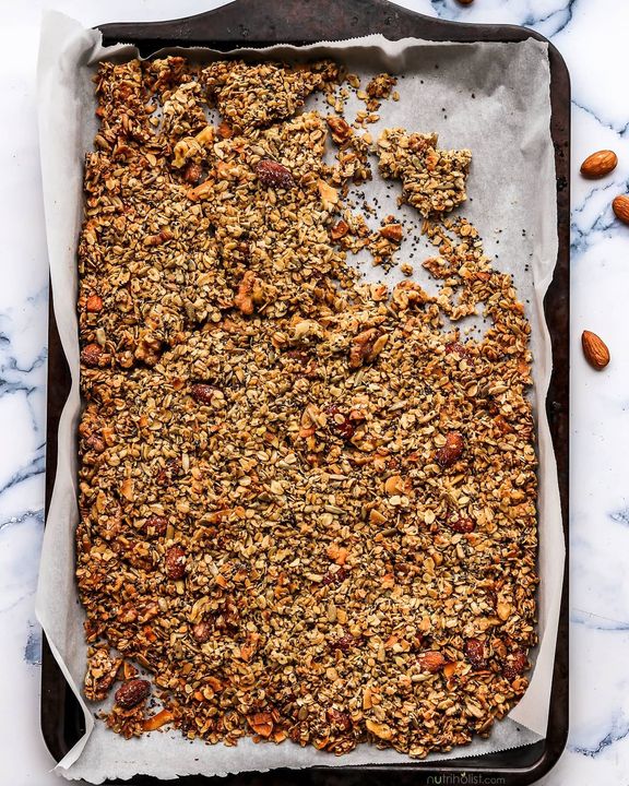 MAPLE TAHINI GRANOLA 🤩 A super easy #oilfree recipe that can transform your breakfast and snacks 🙌🏼 I love adding it to yogurt with fruits, sprinkling some on my oatmeal, serving it as a breakfast cereal, or cutting it up into bite size pieces for a healthy snack on-the-go. What's your favorite way to have granola?
.
Here's the simple recipe for you to enjoy 👇🏼 Hit save and try it soon! 
.
🌱 MAPLE TAHINI GRANOLA: 
▪️3 cups #glutenfree rolled oats.
▪️1/2 cup chopped almonds.
▪️1/2 cup chopped walnuts.
▪️1/2 cup sunflower seeds.
▪️1/2 cup coconut flakes.
▪️1/4 cup chia seeds.
▪️1 tsp cinnamon.
▪️1 tsp vanilla extract.
▪️1/4 tsp sea salt.
▪️1/3 cup pure maple syrup.
▪️1/3 cup tahini.
.
Preheat the oven to 325 F. Line a baking sheet with parchment paper and spread the granola evenly on top. Bake for about 20 minutes until it gets golden brown around the edges. Let it cool down for at least 20 minutes before touching or stirring if you like to get big chunky pieces. Enjoy 😍
Note: Feel free to use any combination of nuts and seeds you like or have available.