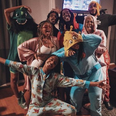 What family looks like 🥰🤞🏽🤎
@thesummerjo finally got surprised for her birthday

📸 @platgamma @gammaviewmedia 
.
.
.
#ZiaAlexis #FriendsFamily #Framily #explore #explorepage #seafoodboil #surpriseSummer #OnesieParty #Onesies #Onesie  @ Atlanta, Georgia