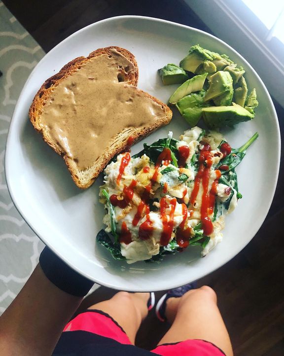 Post-walk noms 🤤 This breakfast totally hit the spot for me today, especially those eggs. Who else is a fan of either ketchup or hot sauce on your eggs? 🙋‍♀️
.
#whatsonmyplate :
• a slice of @canyonglutenfree mountain white bread, toasted and topped with @target Good + Gather unsweetened almond butter
• 1 scrambled egg/egg whites + spinach, seasoned with pink salt + red pepper flakes + topped with @sirkensingtons ketchup
• diced avocado
.
Disclaimer: there is nothing wrong with the yolks of eggs!! 🍳 I personally can’t tolerate more than one yolk without feeling gassy. 🙊 Yolks are filled with essential vitamins, amino acids, and healthy fats that our bodies NEED. If you want more than one, you do you! 😉
.
#fitncleanmama #eatrealfood