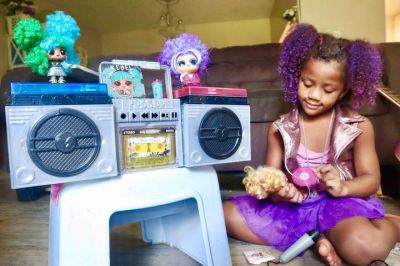 Athena loves to sing and dance around like no one else and she loves dolls. She was extra excited when she received her #LOLSurpriseRemix dolls #sponsored . These @lolsurprise dolls come with tons of accessories and their own speakers that really play music! She loves that one of the has “fluffy” hair like hers in fun colors. When you grab one of the OMG Hair Flip pets you can build a nice play boom box. Athena got the cutest puppy with big fun glitter hair. Of course I love that these sets also double as a convenient place to keep all the goodies they come with . She loves jammin out with her #boombox and her “Rockstar Dolls” 😍 #CollectOMG #CollectLOL #lolsurprisecake