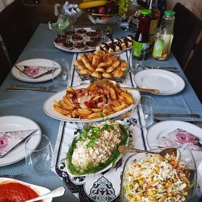 Еда-это не только вкус 🤤, это еще и подача🥳. Накрытый стол должен поднимать аппетит 😍 и приглашать к получению как вкусового😋, так и эстетического🤩 удовольствия. 
А вы чему уделяете больше внимания эстетике или вкусу? 🤔

#gourmetclubaku #tasty #vscoazerbaijan #azerbaijan #baku #instafood #foodpics #foodgasm #foodphotography #foodphotographer #bon_app #show_me_your_food #top_food_of_instagram #food_azerbaijan #foodporn #chef_book #foodphotografy #chefs_battle_show #foodelia  #foodphotos #i_share_your_food #metbexkitchen #bakufood #instaazerbaijan #foodporn #aztagram #chefs247 #top_food_of_instagram