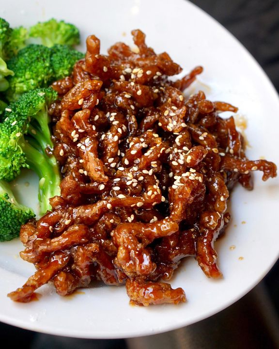 Well it’s just about 11pm and I’m officially having the classic late night cravings despite my “filling” salad of a dinner. Seriously want nothing more than some takeout Chinese food filled with teriyaki sesame seeded goodness right now. May be giving you a call @tridimshanghai 👀