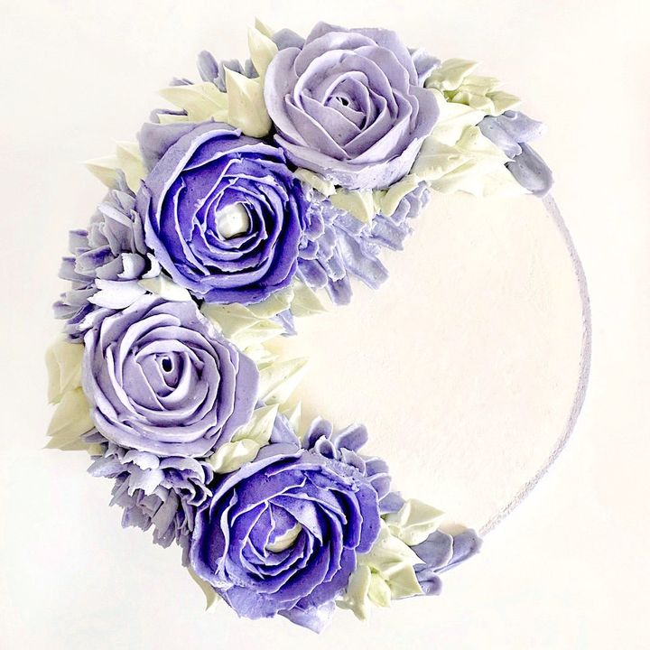 Want to learn how to make beautiful buttercream flowers like these? 💜Check out my IGTV!