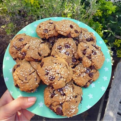 After a long time I bakes Chocolate chips cookies with little sprinkle of sesame seed ,I usually don't bake cookies ,I prefer ready made one ,Then I saw many YouTube videos of cookies ,but let me tell you guys These cookies are gooey and chew in the middle and crunchy on the outside and soft inside  , Will share you Recipe soon 

#chocolatecookies #healthycookies #yummy #cookieslover #saraakhan82 #instapost  #lifestyleblogger
#yummycookies #foodporn #sweetlover 
#chococookies #healthylifestyle #mumbaistagram #bloggerlifestyle 
#influencer #instainflunser #followback  @ Mumbai, Maharashtra