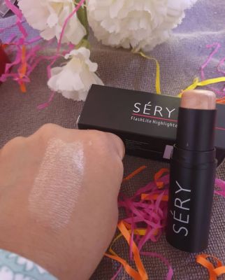 I absolutely LOVE this highlighter. It lasts all day and looks perfect. Goes in smooth and effortless. Perfect for everyday wear.

Precious ultra-fine pearls creates shimmering accents and highlights on all skin tones. Special soft-focus powder leaves long-lasting, natural and silky and illuminating touch on the face.

#serycosmetics #beautyproducts #skincareblogger #highlighter #perfectsmooth #glowskin #productreview #saraakhan82 #fashionblogger #lifestyleblogger 
#luxurylifestyle #bloggerstyle 
#beautyinfluencer #SkinNourishment 
#skincare #dubaispecial #dubaiproduct 
#dubaiblogger #followme