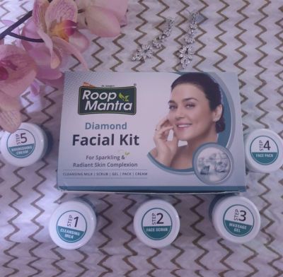 @roopmantra diamond facial kit is very good product for skin care it remove the whole tan my face nd black head give you very good glow,
 Mantra Diamond Facial Kit helps enhance skin glow and moisturizes skin from inside. Regular use of it not only eliminates skin issues but also helps make skin texture soft, supple and radiant.

#roopmantra #facialglow #facialcare #saraakhan82 #glowskin #productreview #beautybloggers #skincareblogger #collaboration 
#lifestyleblogger #mumbaiblogger 
#fashionblogger #instagraminfluencers 
#followme #followback  @ Mumbai, Maharashtra