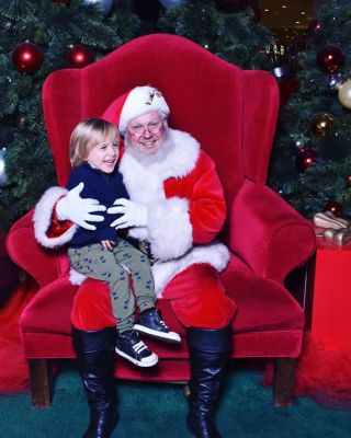 Lennox and Santa talked for about ten minutes. (Swipe for the convo😊) When he got off his lap and walked toward us he had this “OMIGOSH, I CAN’T believe I just talked to Santa!!” reaction on his face. Like my hubby said, a good one for the memory bank...🎄🎁♥️🎅🏻