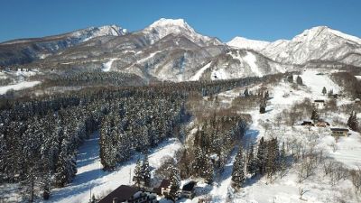 A beautiful sunny day in Myoko Kogen today but things are about to get pretty exciting with 2 big cold storms in the forecast.....