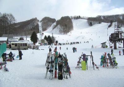 Today we visited a small ski area in the Katashina area of Gunma and were pleasantly surprised with the off-piste tree skiing on offer. Not really a destination resort but combine this with a day or two at neighbouring resort Oze Iwakura and you will find some fantastic skiing. PS, these resorts are going to get around 60+ cm of fresh cold snow over the next few days!!!