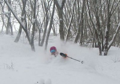 Deep powder comes to patient powder hounds! Oze Iwakura is a resort we've raved about before & today didn't disappoint with some classic dry 