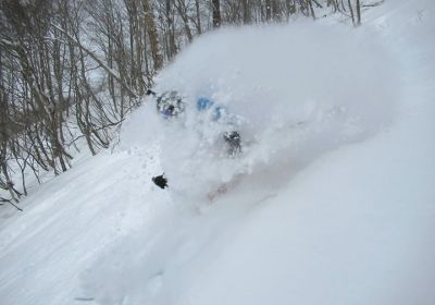 Deep powder comes to patient powder hounds! Oze Iwakura is a resort we've raved about before & today didn't disappoint with some classic dry 