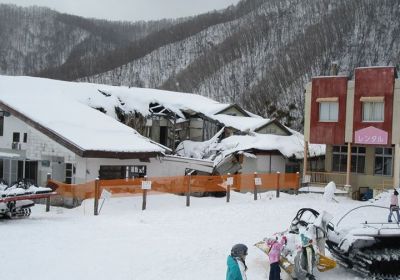 Today we visited a small ski area in the Katashina area of Gunma and were pleasantly surprised with the off-piste tree skiing on offer. Not really a destination resort but combine this with a day or two at neighbouring resort Oze Iwakura and you will find some fantastic skiing. PS, these resorts are going to get around 60+ cm of fresh cold snow over the next few days!!!