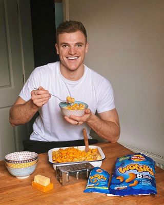 #ad | Comfort Food at its FINEST for 72p!! ? Click Save - When you have a lot of; time, cheese, pasta and wotsists available... THIS is what happens ? Macaroni cheese with #wotsits ?? Obviously the supermarket ran out of macaroni so I had to use Conchiglie, any pasta works just fine! This is such a perfect treat for the family or your housemates - just don’t eat it too close to one another.... my housemates were 3m away from me when the photo was taken ? If you don’t want to cook it and live in London, GOOD NEWS - @twisted_london have teamed up with @walkers_crisps so you can get a takeaway if you want BUT today is the last day you can get the promotion ? #LessThan2 —————————————————————— INGREDIENTS - Serves 4 - £2.91 
16.5g Wotsits, ground (16p)
16.5g Wotsits, halved (16p)
16.5g Wotsits, whole (16p) 
1 medium onion, finely chopped (11p)
4 cloves garlic, finely chopped (10p)
1 Tbsp dried thyme (15p)
Salt and pepper to taste 
500ml whole milk (24p)
5 cloves (6p)
2 bay leaves (6p) 
50g butter (30p)
30g flour (5p)
50g cheddar cheese, grated (35p)
50g Red Leicester cheese, grated (25p)
33g Wotsits (33p)
400g pasta (42p) —————————————————————— —You’ll need a baking dish, frying pan and two saucepans. Boil the kettle for the pasta and pre hear the oven to 180 C. 
RECIPE

1. In a bowl, mix together ground, whole, and halved wotsits. Set aside. 
2. Heat milk in a pot over medium heat. Add the clove and bay leaf. Infuse for about 10 minutes. Then strain.
3. Immediately pop the pasta on to boil for 10 minutes.
4. In the meantime, in a frying pan, heat the oil over medium heat. Add the finely chopped onions, garlic, and thyme. Add a pinch of salt & pepper and cook for 3-4 minutes until onions have softened. 
5. Immediately heat butter in a pan over medium heat, add flour and whisk until smooth. Gradually pour in the infused milk and whisk until smooth. 
6. Drain the pasta then add the onions and cooked pasta, followed by the cheese and crushed Wotsits. Stir to combine.
7. Pour into baking dish and sprinkle with breadcrumbs.
8. Bake at 180ºC for 15 minutes until golden and bubbling.
9. Remove from oven and sprinkle with Wotsits mixture. ENJOY!