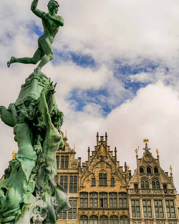 📍ANTWERP : It is almost impossible to miss this statue at the Grote Markt.🧐 I love the contrast between the statue and background. 🏰 Located near Cathedral of Our Lady, it has a great historical significance. ⛪ Antwerp is quite a big city, but everytime I go, it feels that I should go here once. 🥰  Do you feel the same? 🤔
_
It is definitely a must visit. 😎
_
Follow @debargha.chakravorty for amazing content
.
.
. 
#antwerp #belgium #flanders #grotemarkt #brabo #sculpture #contrastphotography #nikonclick #nikond5600 #nikonbelgium #belphenomenal #visitantwerp #brightsunnyday #travelblog #mytravels #deb_captures #summerdays #staycation #travelbug #travelgram #picoftheday #like4likes #followforfollowback #likeandfollow #instadaily #travelphotographer #followme #travelersofinstagram #photographersofinstagram #bloggersofinstagram